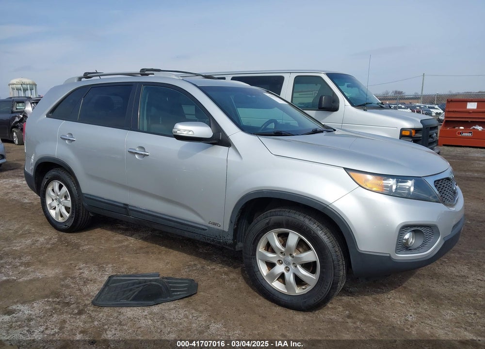 2012 KIA SORENTO LX VIN: 5XYKTCA69CG271965