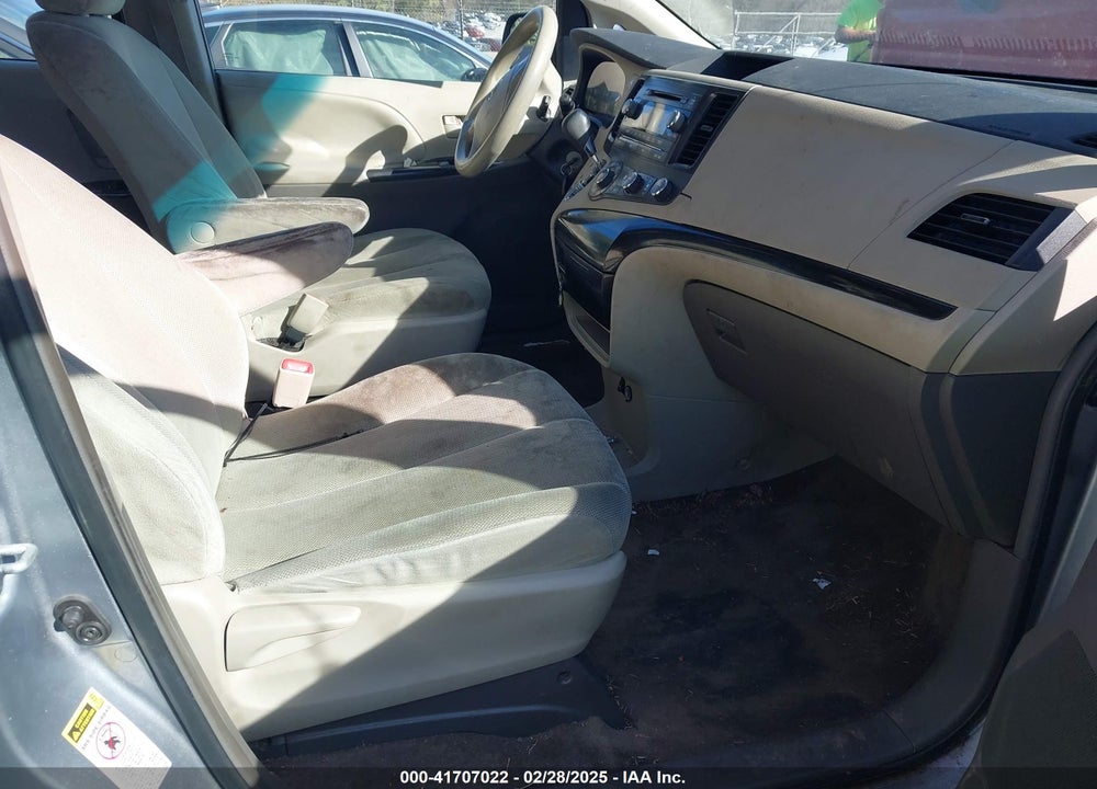 2011 TOYOTA SIENNA VIN: 5TDKA3DC1BS008961