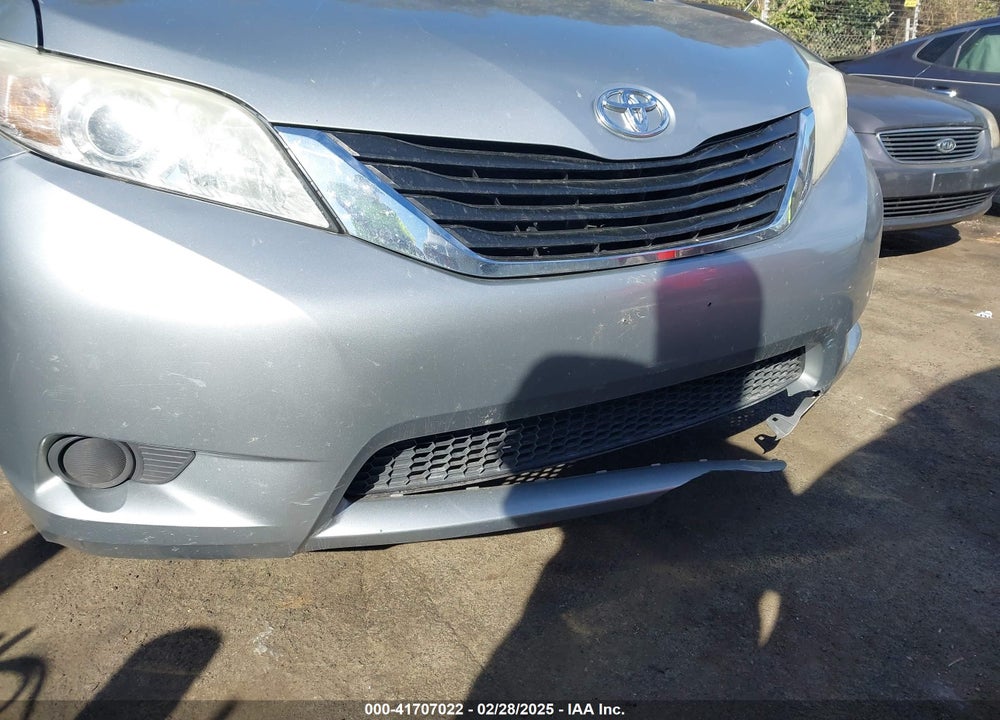2011 TOYOTA SIENNA VIN: 5TDKA3DC1BS008961