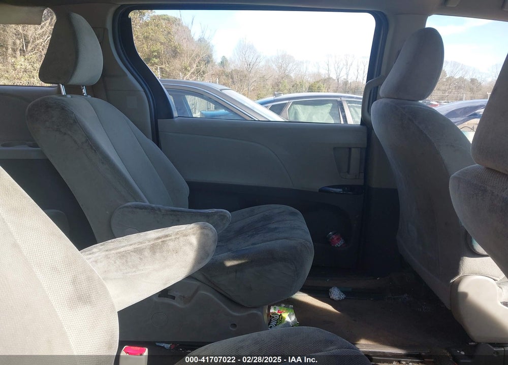 2011 TOYOTA SIENNA VIN: 5TDKA3DC1BS008961