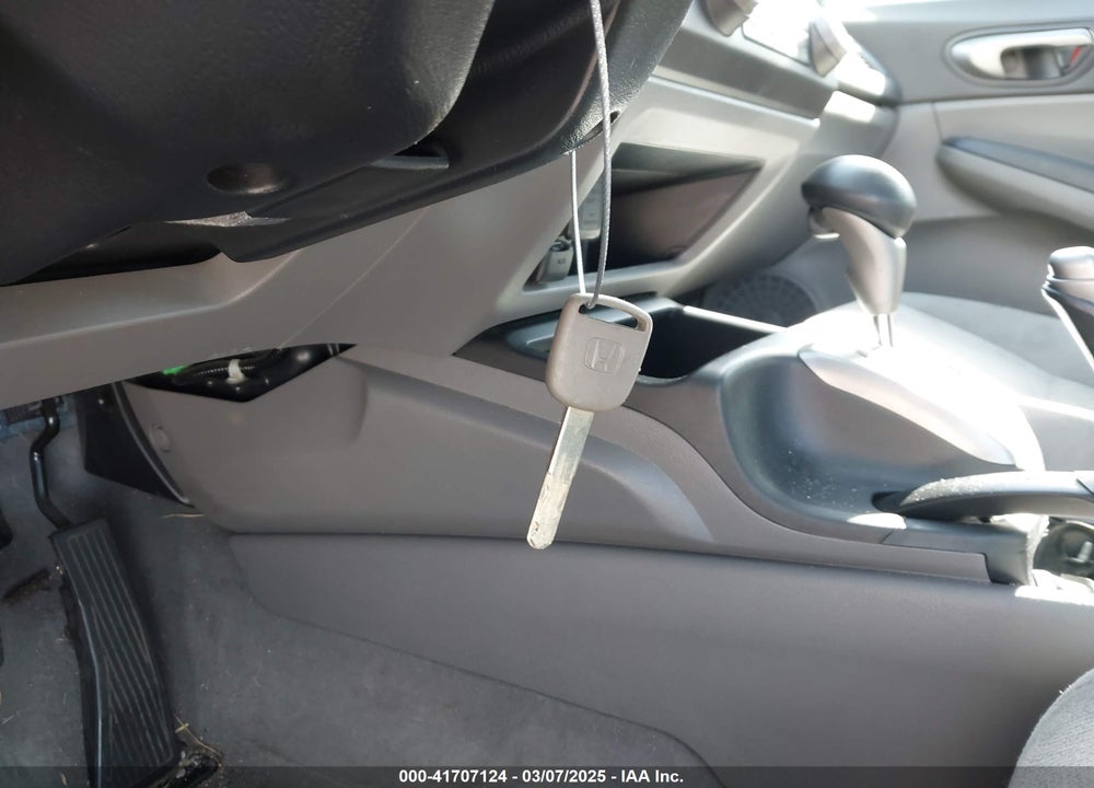 2008 HONDA CIVIC VIN: 2HGFA165X8H330432