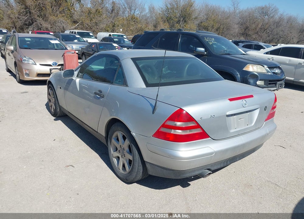 1999 MERCEDES-BENZ SLK 230 VIN: WDBKK47F9XF125721