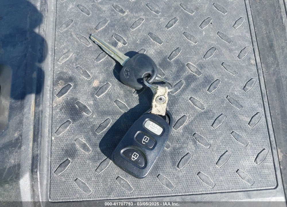 2013 HYUNDAI ELANTRA VIN: 5NPDH4AE7DH381060