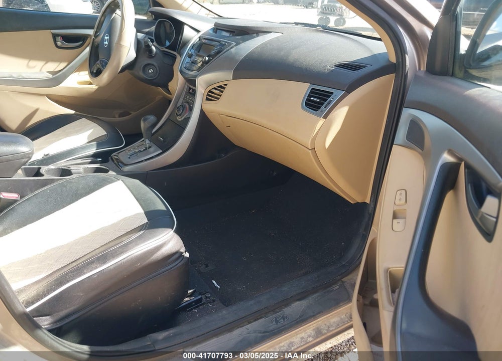 2013 HYUNDAI ELANTRA VIN: 5NPDH4AE7DH381060