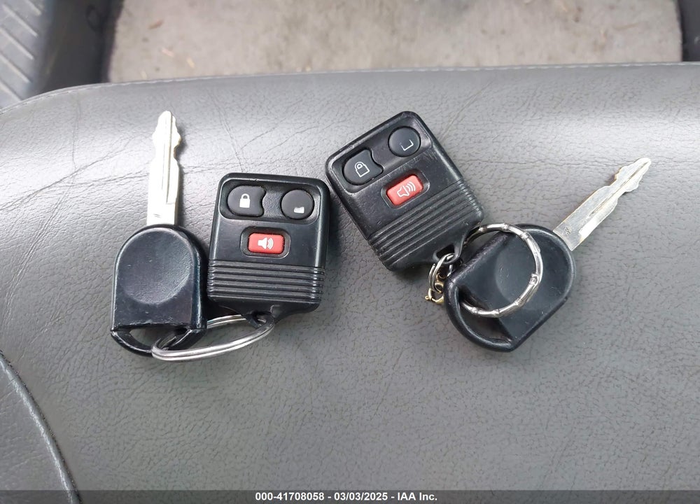 2005 FORD ESCAPE XLT VIN: 1FMYU93105KA75028