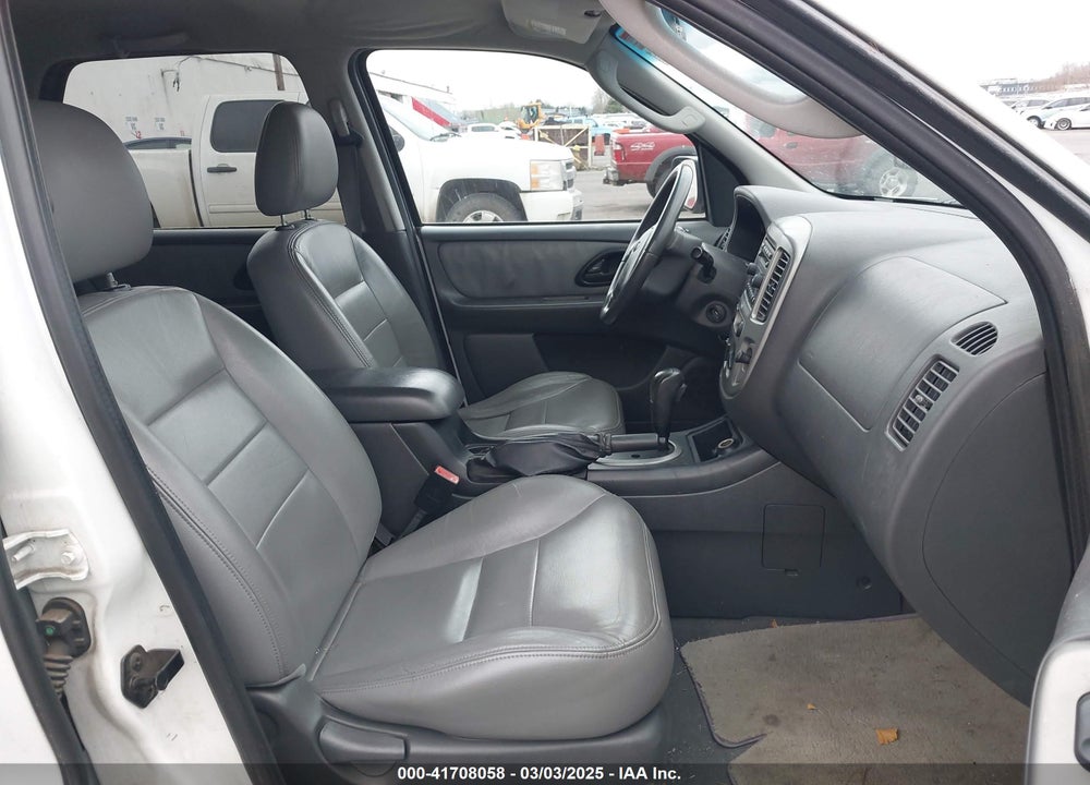 2005 FORD ESCAPE XLT VIN: 1FMYU93105KA75028