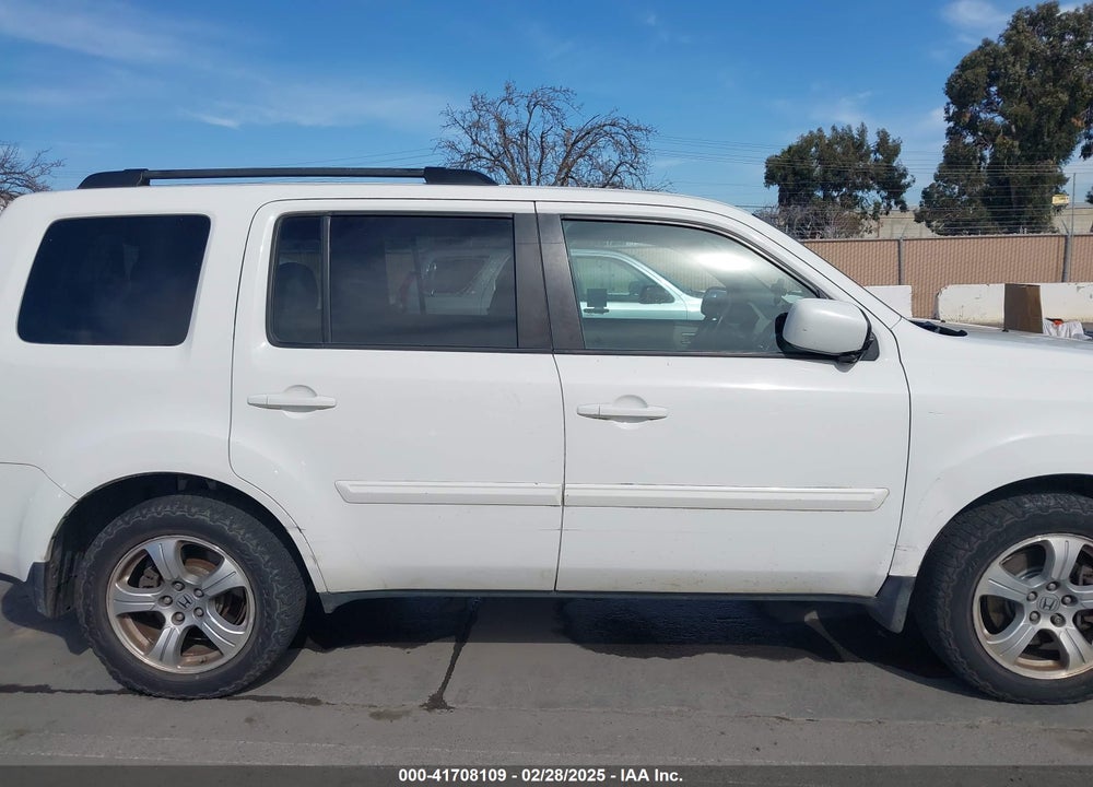 2015 HONDA PILOT EX VIN: 5FNYF4H47FB025097