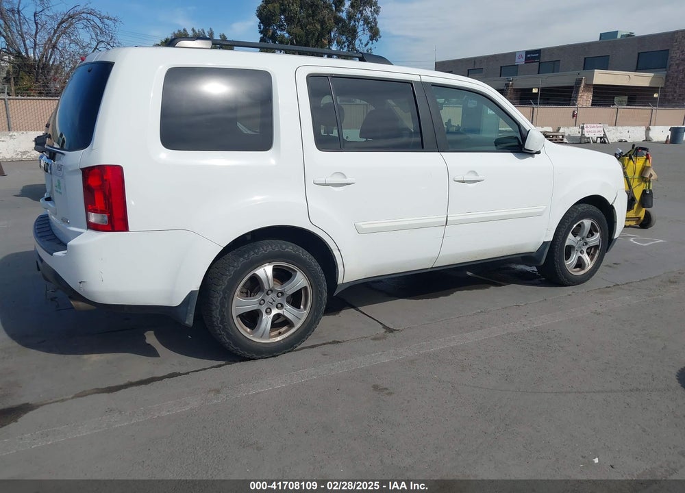 2015 HONDA PILOT EX VIN: 5FNYF4H47FB025097