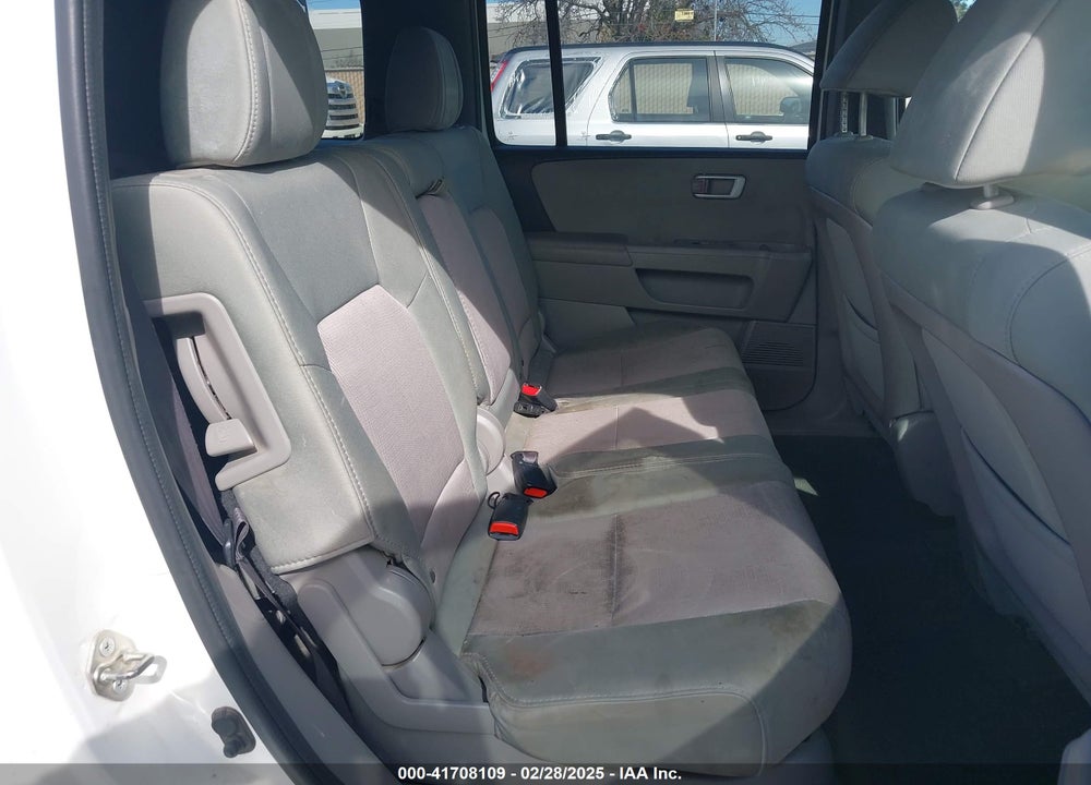 2015 HONDA PILOT EX VIN: 5FNYF4H47FB025097