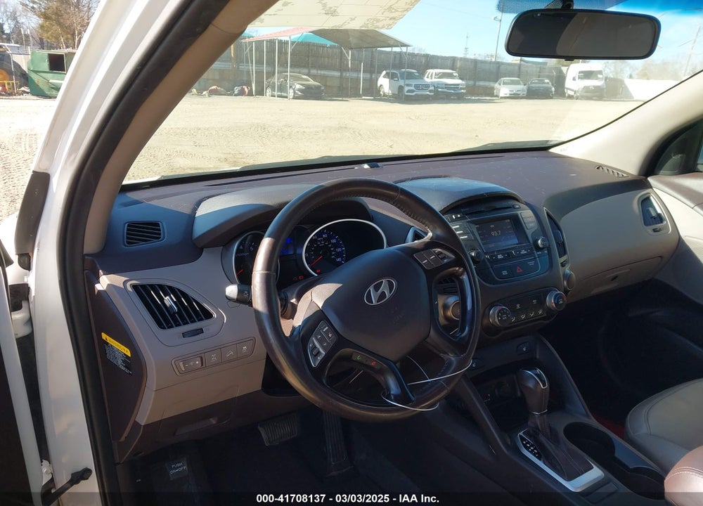 2014 HYUNDAI TUCSON SE VIN: KM8JUCAG7EU802658