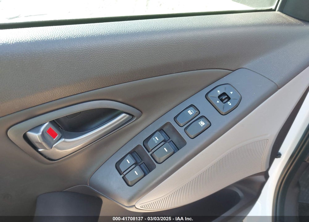 2014 HYUNDAI TUCSON SE VIN: KM8JUCAG7EU802658