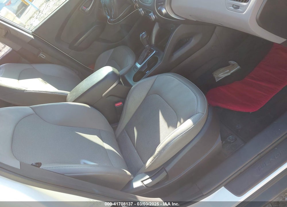 2014 HYUNDAI TUCSON SE VIN: KM8JUCAG7EU802658