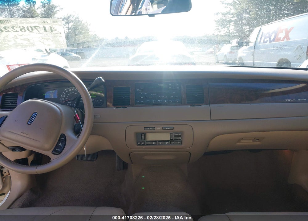 2000 LINCOLN TOWN CAR EXECUTIVE VIN: 1LNHM81W9YY899278