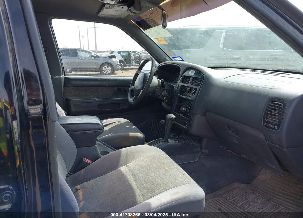 1997 NISSAN PATHFINDER VIN: JN8AR05Y0VW173132