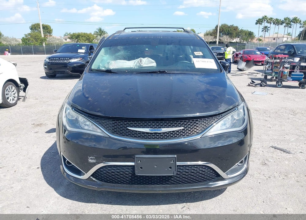 2018 CHRYSLER PACIFICA TOURING L VIN: 2C4RC1BG4JR354724