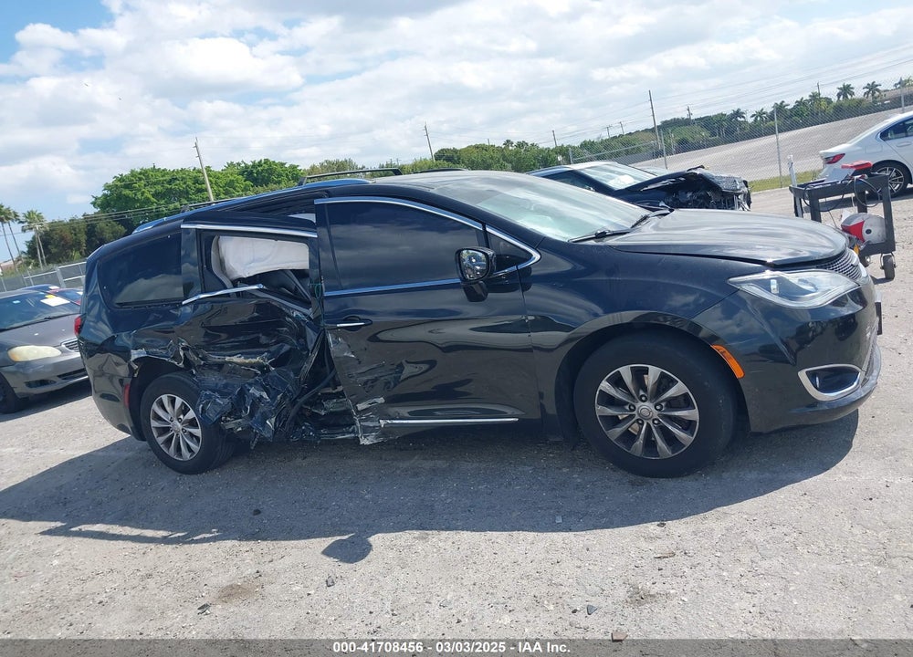 2018 CHRYSLER PACIFICA TOURING L VIN: 2C4RC1BG4JR354724