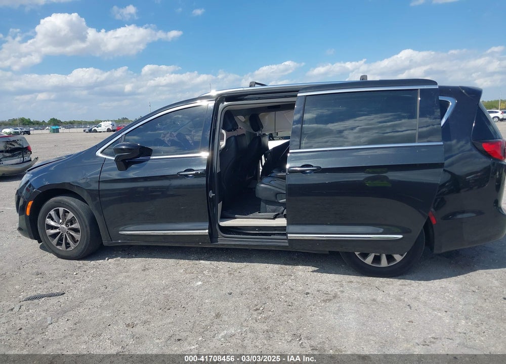 2018 CHRYSLER PACIFICA TOURING L VIN: 2C4RC1BG4JR354724