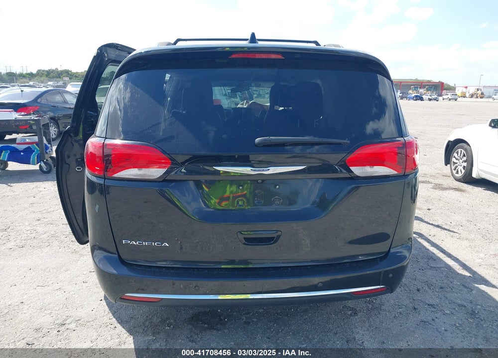 2018 CHRYSLER PACIFICA TOURING L VIN: 2C4RC1BG4JR354724