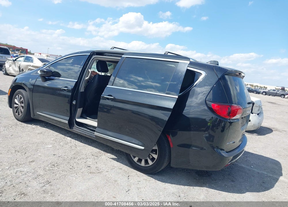 2018 CHRYSLER PACIFICA TOURING L VIN: 2C4RC1BG4JR354724