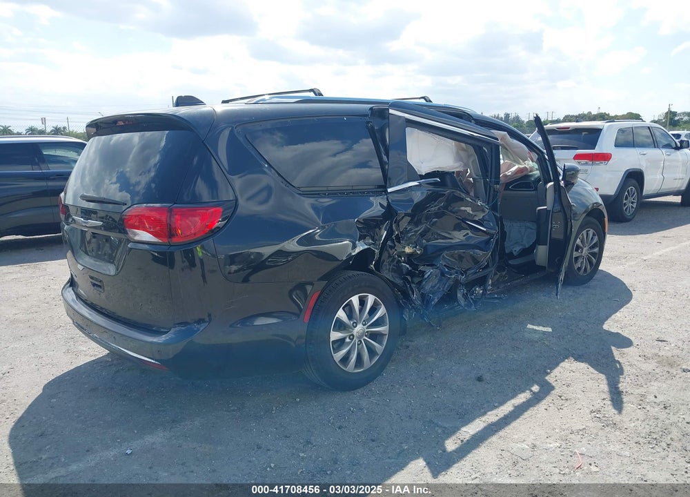 2018 CHRYSLER PACIFICA TOURING L VIN: 2C4RC1BG4JR354724