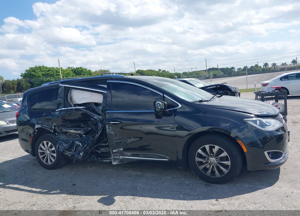 2018 CHRYSLER PACIFICA TOURING L VIN: 2C4RC1BG4JR354724