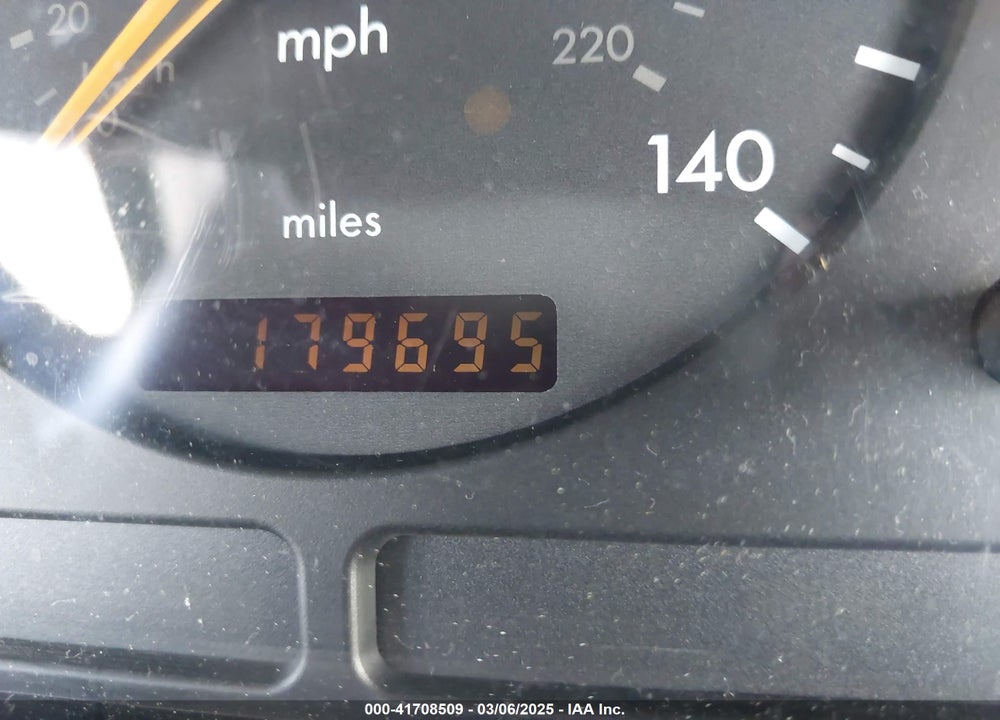 2000 MERCEDES-BENZ ML 320 VIN: 4JGAB54EXYA194135