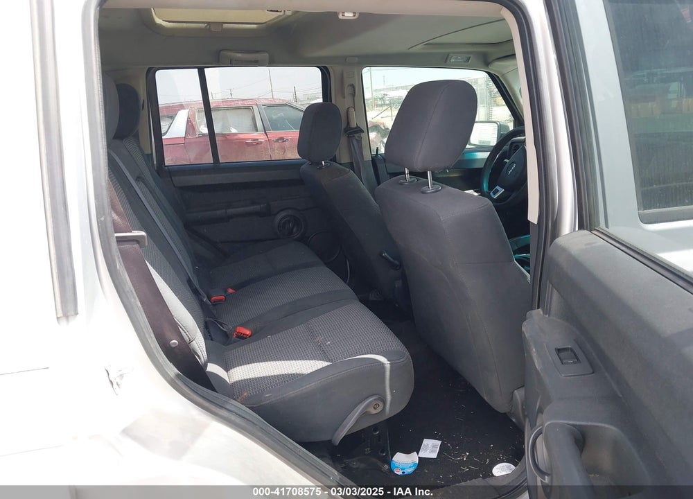 2008 JEEP COMMANDER VIN: 1J8HH48K48C152973