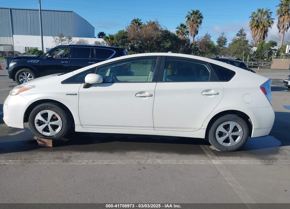 2013 TOYOTA PRIUS VIN: JTDKN3DU2D5681702