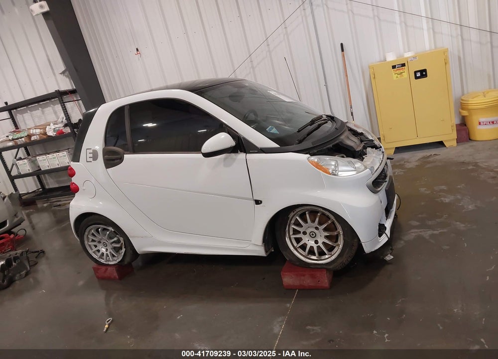 2014 SMART FORTWO ELECTRIC DRIVE PASSION VIN: WMEEJ9AA1EK729572