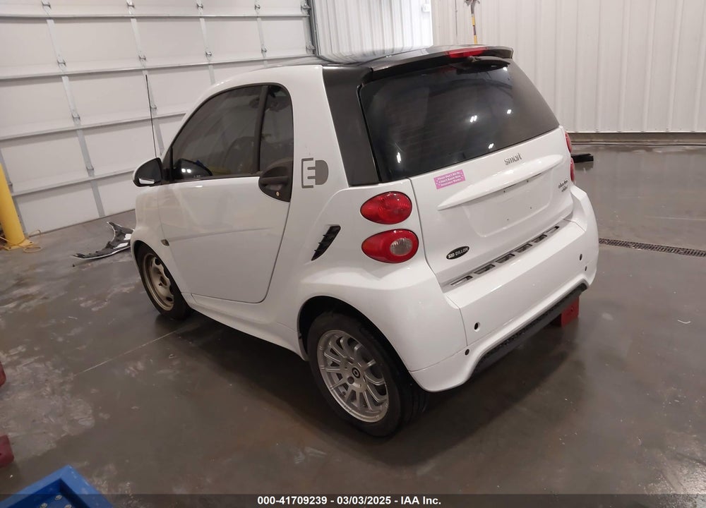 2014 SMART FORTWO ELECTRIC DRIVE PASSION VIN: WMEEJ9AA1EK729572