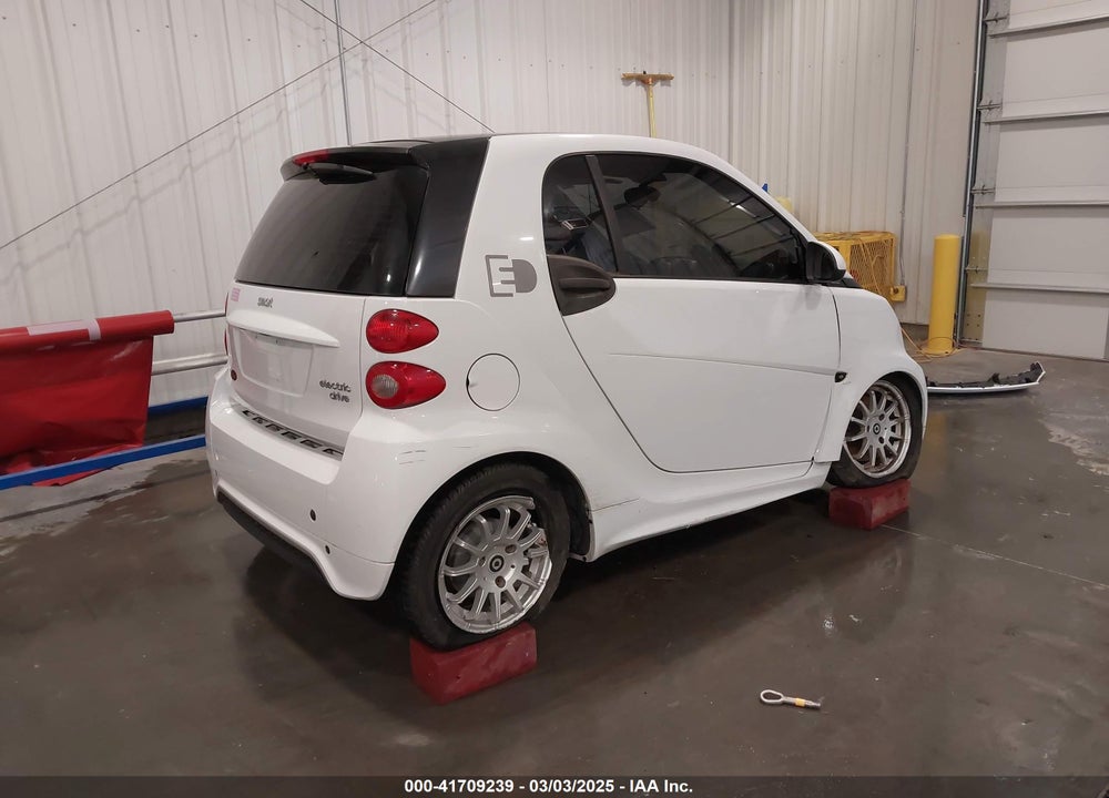 2014 SMART FORTWO ELECTRIC DRIVE PASSION VIN: WMEEJ9AA1EK729572