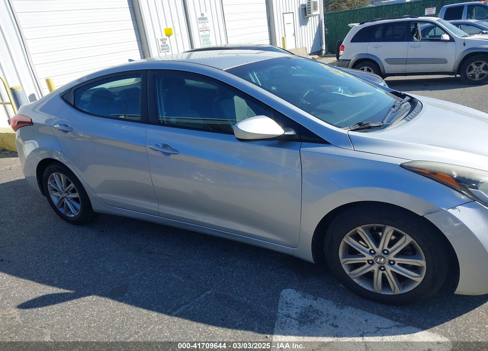 2016 HYUNDAI ELANTRA VIN: 5NPDH4AE7GH662098