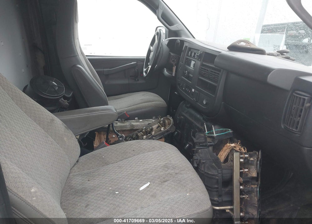 2017 GMC SAVANA CUTAWAY WORK VAN VIN: 1GD07RFG8H1334024
