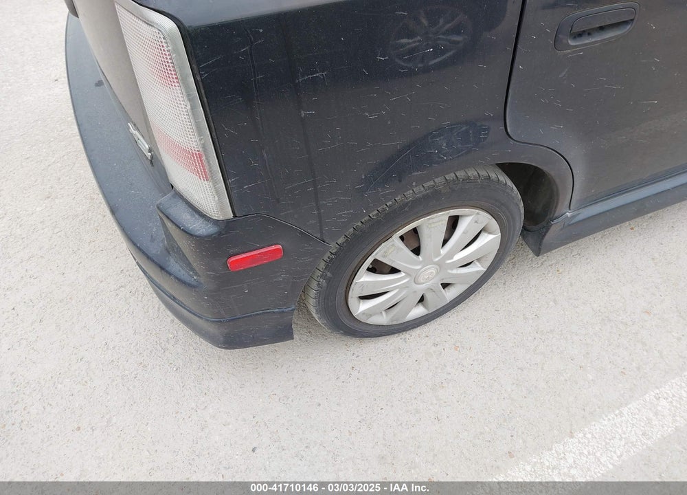 2005 SCION XB VIN: JTLKT324550208890