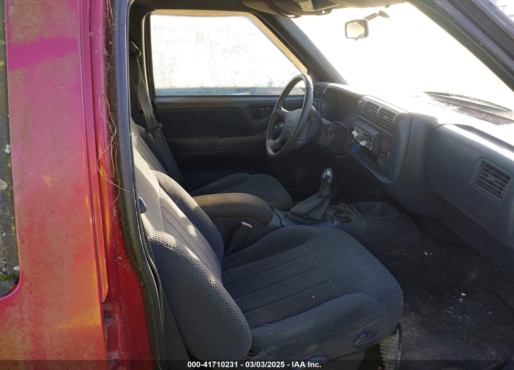 1997 CHEVROLET BLAZER LS VIN: 1GNDT13W3V2232285
