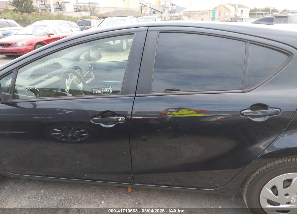 2016 TOYOTA PRIUS C VIN: JTDKDTB34G1122385