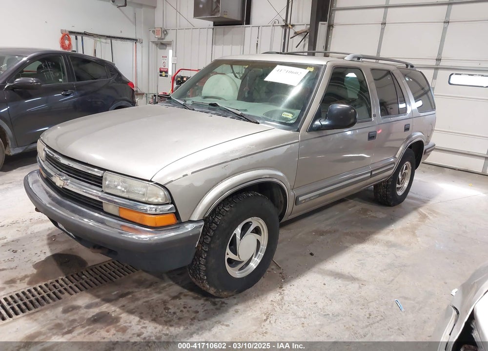 1998 CHEVROLET BLAZER LT VIN: 1GNDT13WXW2158977