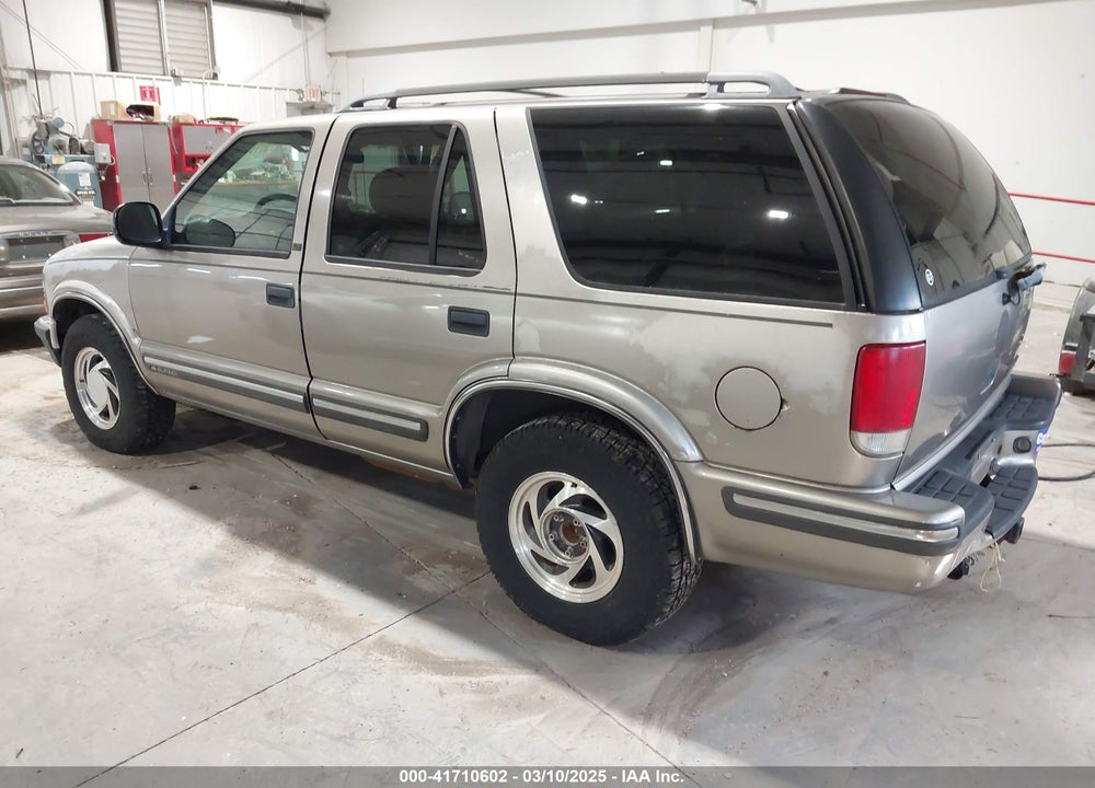 1998 CHEVROLET BLAZER LT VIN: 1GNDT13WXW2158977