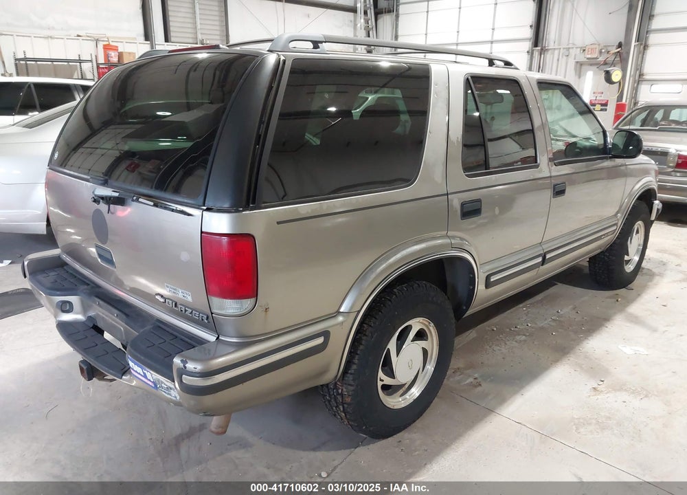 1998 CHEVROLET BLAZER LT VIN: 1GNDT13WXW2158977