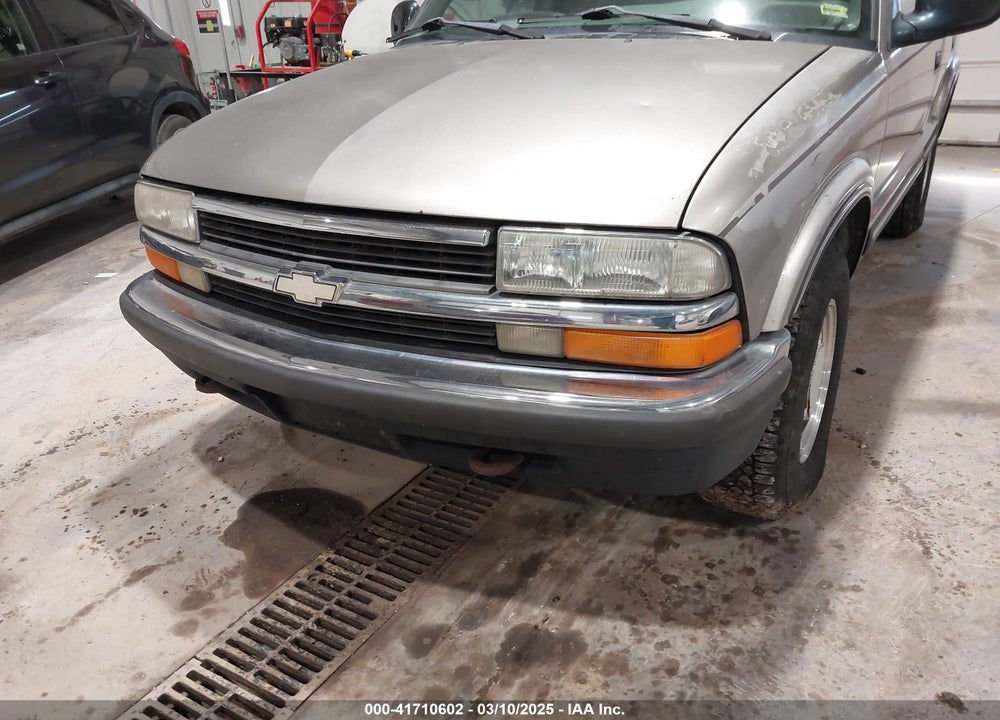 1998 CHEVROLET BLAZER LT VIN: 1GNDT13WXW2158977