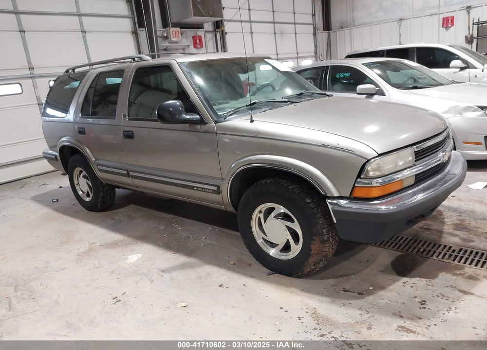 1998 CHEVROLET BLAZER LT VIN: 1GNDT13WXW2158977