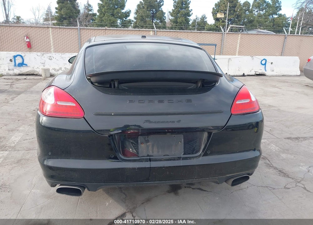 2011 PORSCHE PANAMERA VIN: WP0AA2A77BL020627