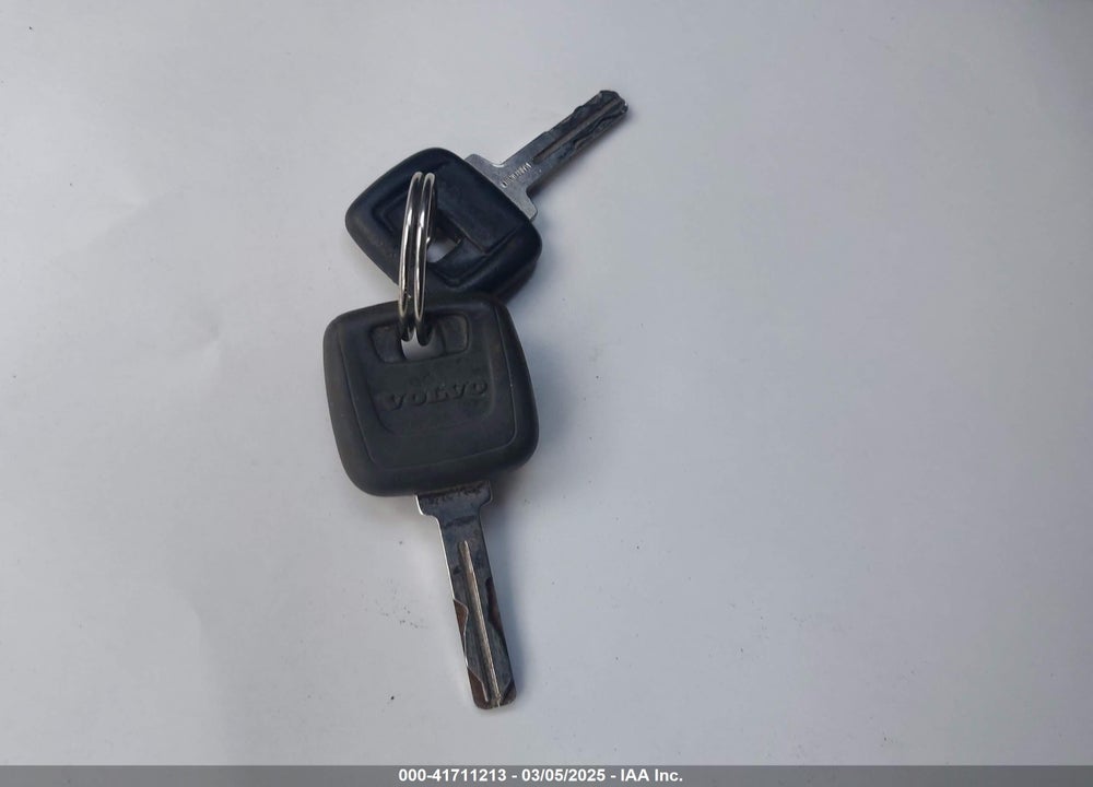 1998 VOLVO V70 VIN: YV1LW5645W2445540