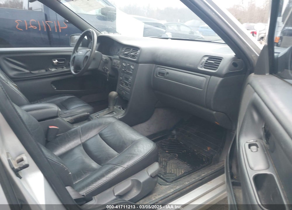 1998 VOLVO V70 VIN: YV1LW5645W2445540