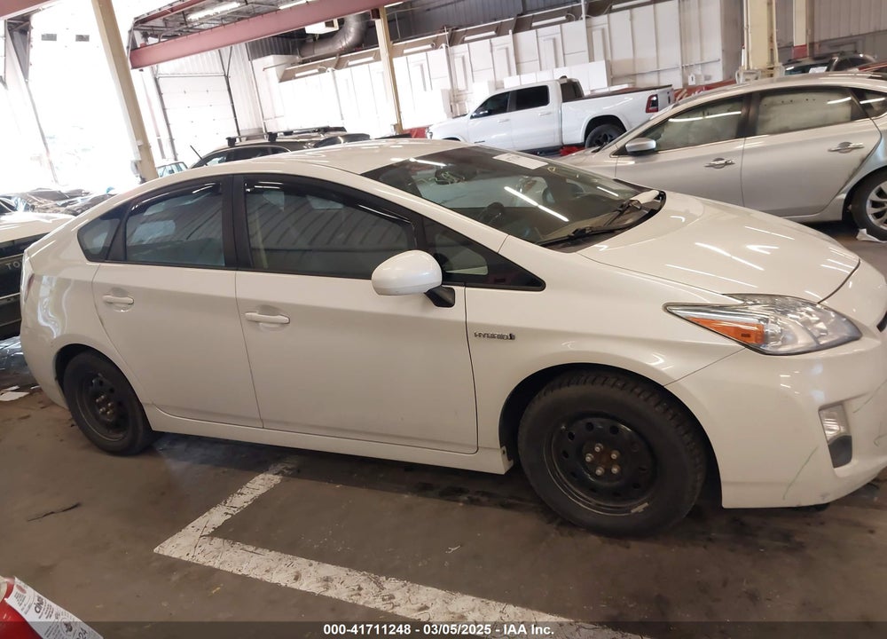 2011 TOYOTA PRIUS FOUR VIN: JTDKN3DU1B0322433