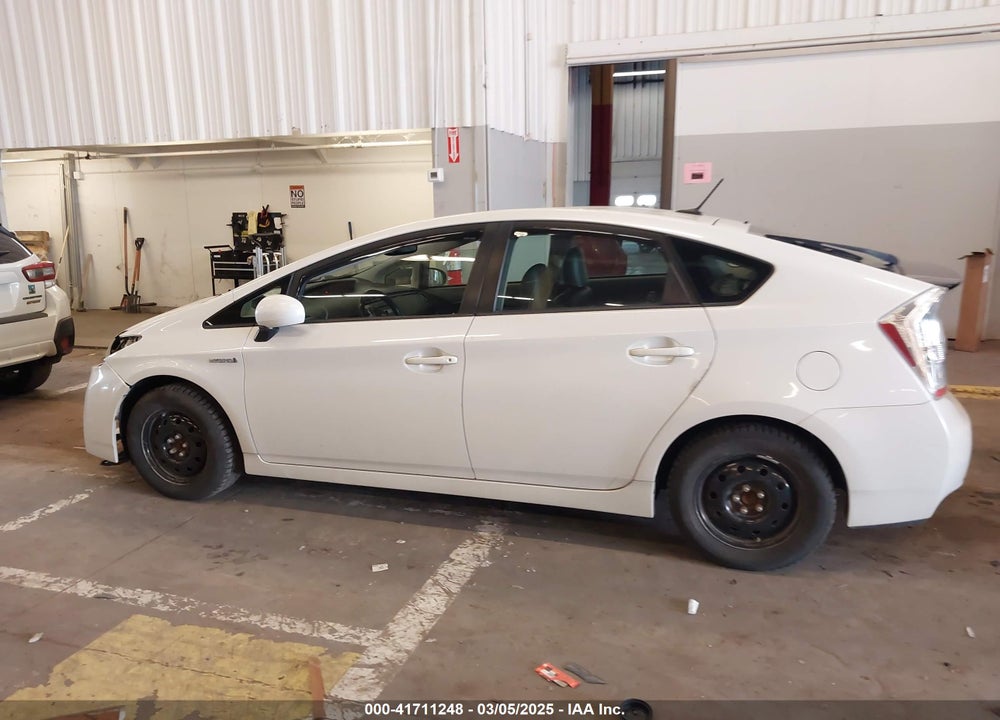 2011 TOYOTA PRIUS FOUR VIN: JTDKN3DU1B0322433