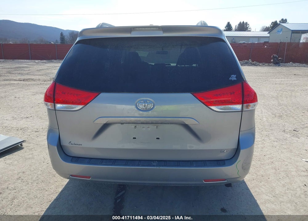 2011 TOYOTA SIENNA LE V6 VIN: 5TDKK3DC6BS156052
