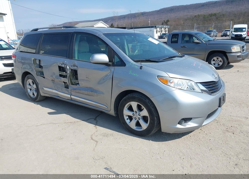 2011 TOYOTA SIENNA LE V6 VIN: 5TDKK3DC6BS156052