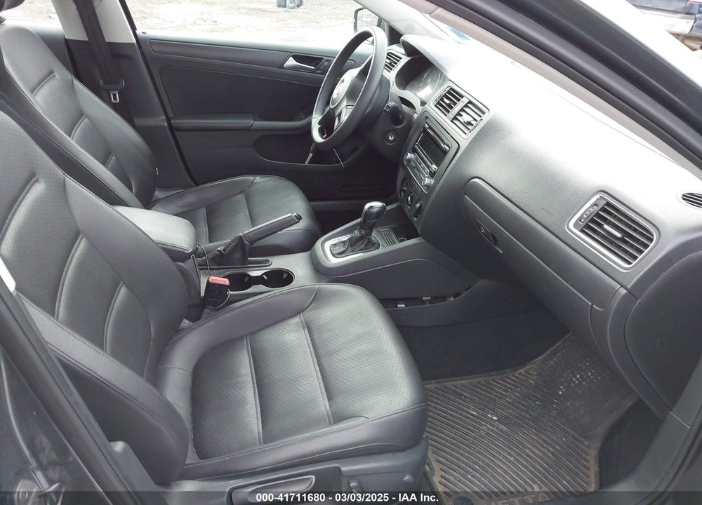 2014 VOLKSWAGEN JETTA VIN: 3VWD17AJ3EM359522