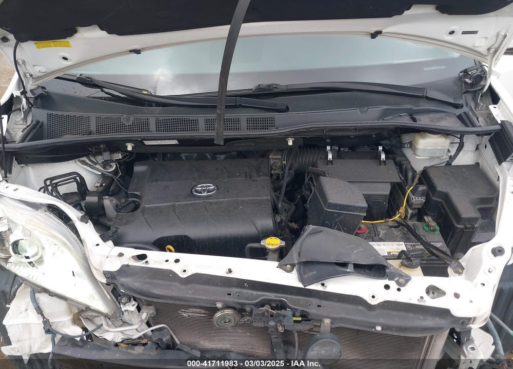 2011 TOYOTA SIENNA VIN: 5TDKK3DC5BS013058